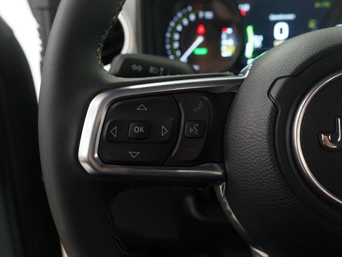 Used 2025 Jeep Wrangler Unlimited Sahara w/ Safety Group image 17