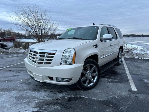 Used 2013 Cadillac Escalade Luxury image 1