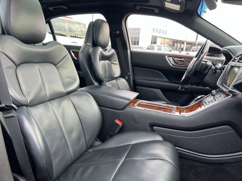 Used 2018 Lincoln Continental Reserve w/ Continental Climate Package image 26