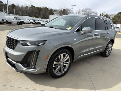 Used 2023 Cadillac XT6 Premium Luxury image 5