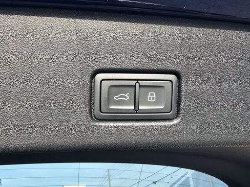 Used 2023 Audi Q4 e-tron Premium Plus w/ Premium Plus RWD image 31