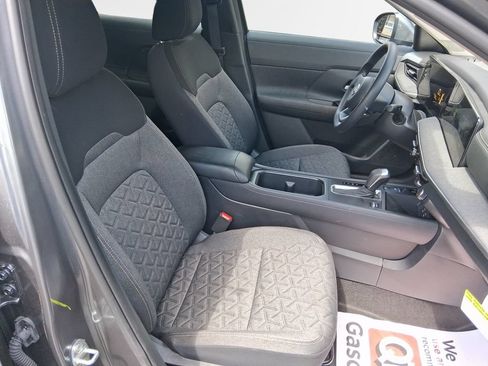 Used 2025 Nissan Kicks SV w/ Charging Package FWD image 26