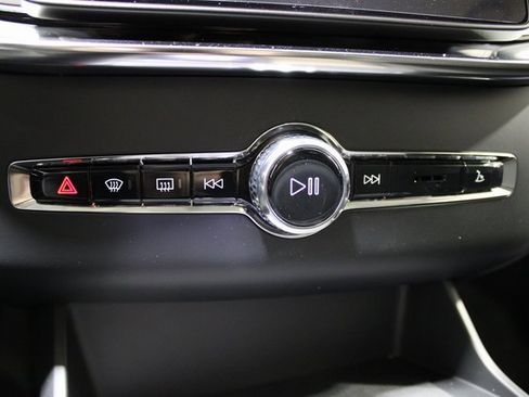 New 2025 Volvo XC90 T8 Plus w/ Protection Package Premier image 18