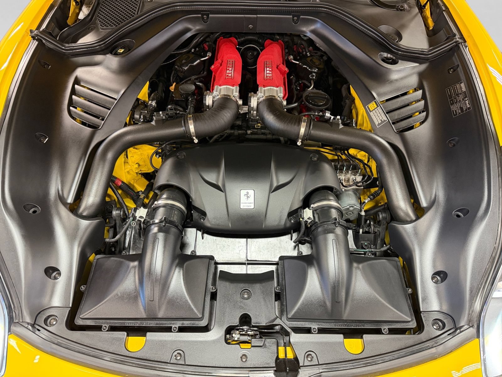 Used 2015 Ferrari California T RWD image 27
