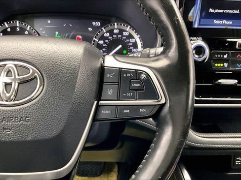 Used 2022 Toyota Highlander Platinum FWD image 22