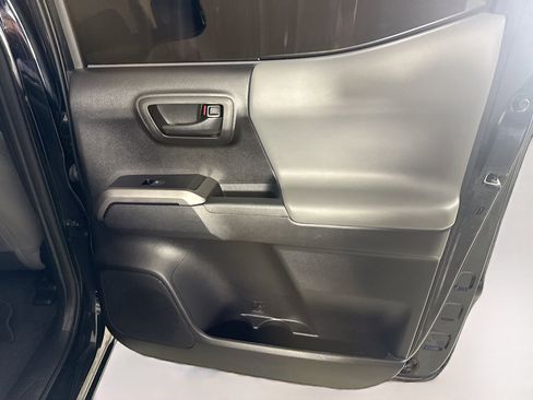 Used 2021 Toyota Tacoma TRD Sport image 27