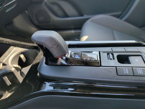 Used 2025 Toyota Prius Plug-In Hybrid FWD image 21