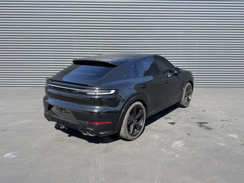 Used 2025 Porsche Cayenne Turbo image 9