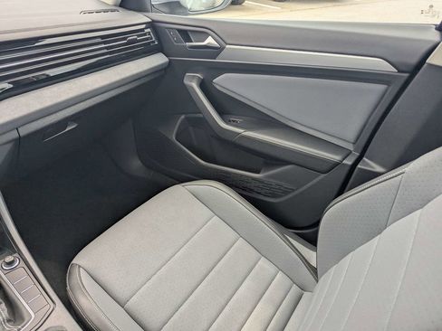 Used 2025 Volkswagen Jetta SE FWD image 15