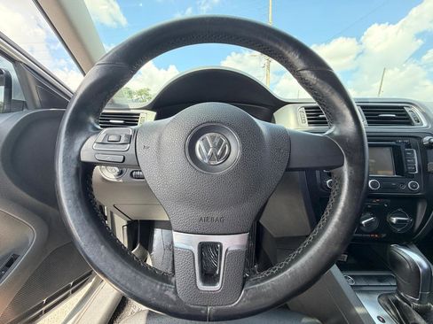 Used 2011 Volkswagen Jetta SEL FWD image 18