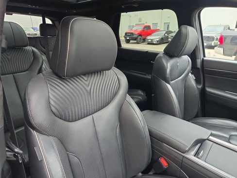 Used 2024 Hyundai Palisade Calligraphy image 31
