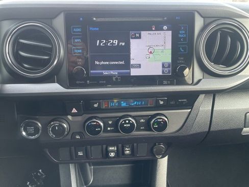 Used 2018 Toyota Tacoma TRD Sport image 26