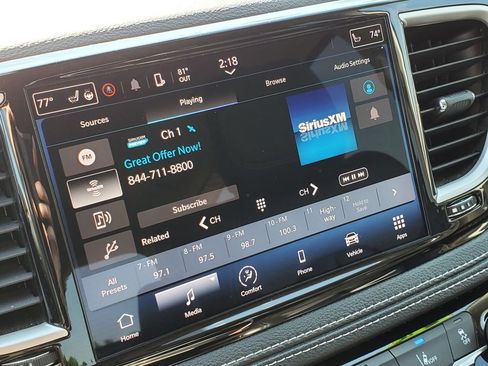 Used 2023 Chrysler Pacifica Touring-L AWD/4WD image 14
