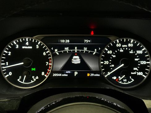 Used 2023 Nissan Pathfinder SL AWD/4WD image 13