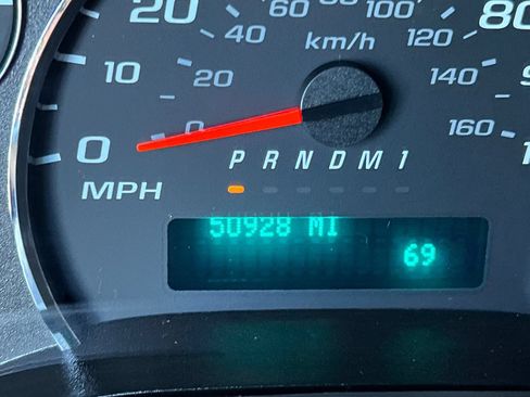Used 2022 Chevrolet Express 2500 w/ Driver Convenience Package RWD image 3