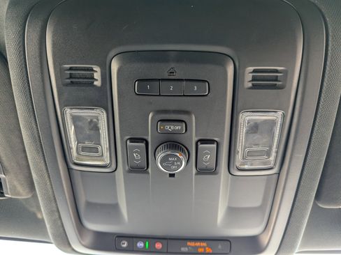 Certified 2022 Chevrolet Suburban Z71 w/ Luxury Package AWD/4WD image 30