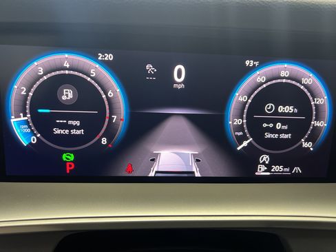 New 2025 Volkswagen Tiguan SE image 18