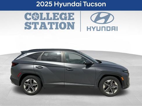 Used 2025 Hyundai Tucson SEL FWD image 2