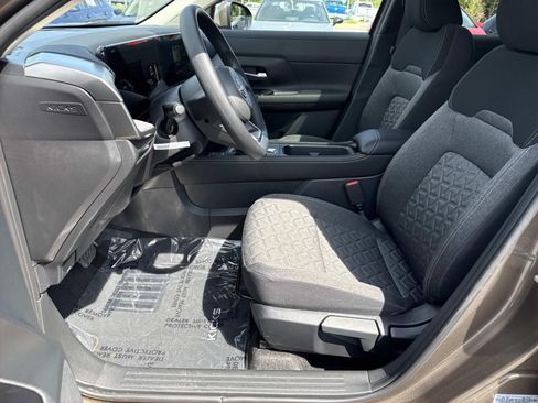 Certified 2025 Nissan Kicks SV w/ SV Premium Package AWD/4WD image 29