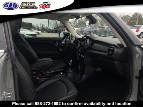 Used 2020 MINI Cooper 2-Door Hardtop image 12