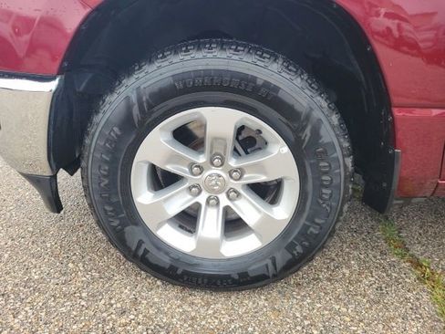 Used 2024 RAM 1500 Laramie image 28