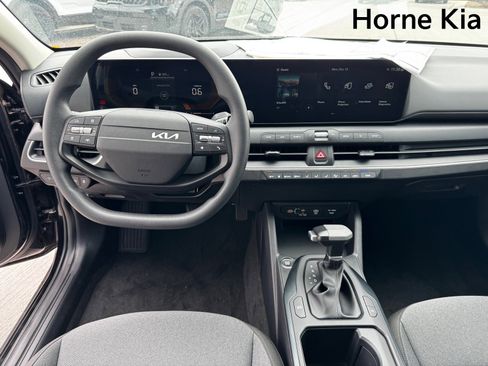 New 2025 Kia K4 LX image 8
