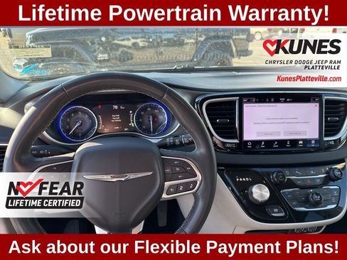 Used 2023 Chrysler Pacifica Touring-L FWD image 20