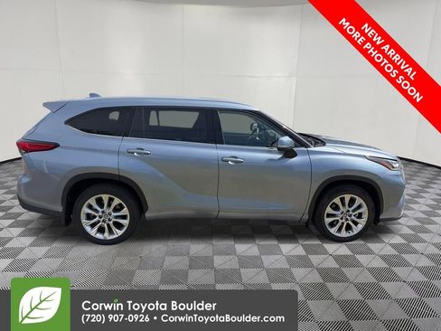 Used 2021 Toyota Highlander Limited AWD/4WD image 8