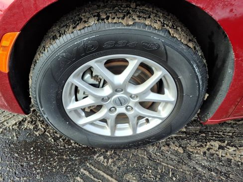 Used 2025 Chrysler Pacifica Select image 21