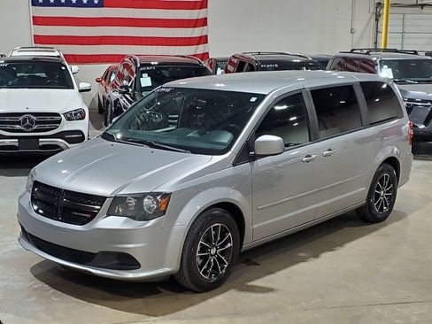 Used 2016 Dodge Grand Caravan SE FWD image 37