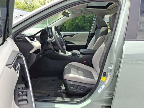 Certified 2021 Toyota RAV4 XLE w/ Convenience Package AWD/4WD image 15