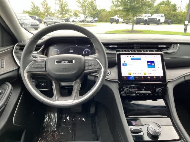 Used 2024 Jeep Grand Cherokee L Limited w/ Black Appearance Package AWD/4WD image 13