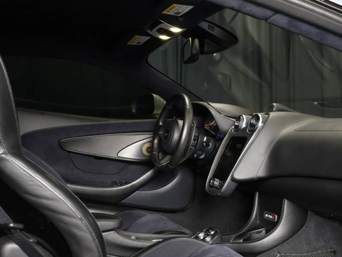 Used 2017 McLaren 570S Coupe RWD image 22