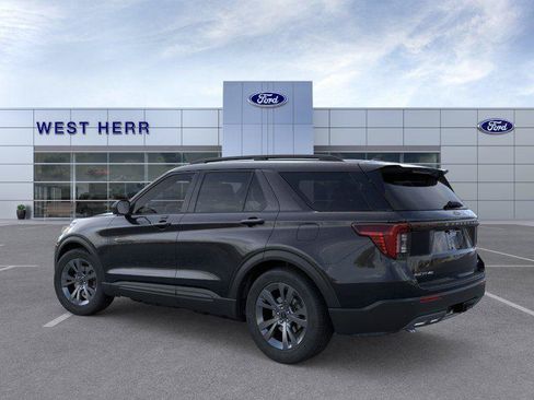 Used 2026 Ford Explorer Active w/ Active Comfort Package AWD/4WD image 4