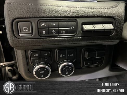 Used 2022 GMC Yukon XL Denali w/ Denali Ultimate Package image 32