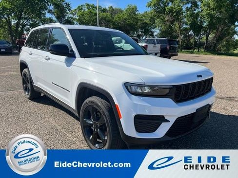 Used 2022 Jeep Grand Cherokee Altitude AWD/4WD image 1