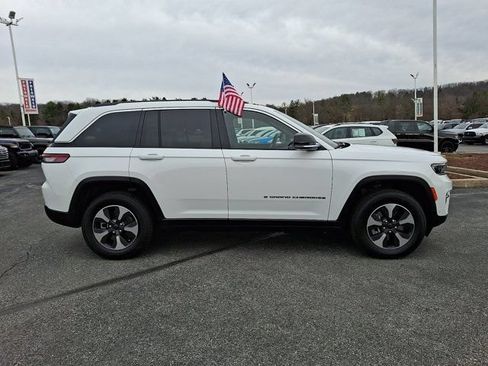 Used 2022 Jeep Grand Cherokee Limited 4xe w/ Luxury Tech Group II AWD/4WD image 9
