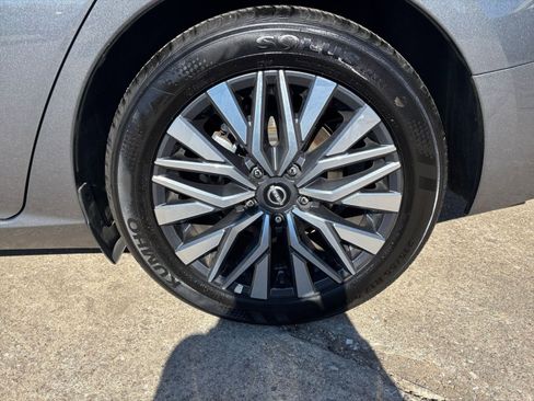 Used 2025 Nissan Altima 2.5 SV image 30