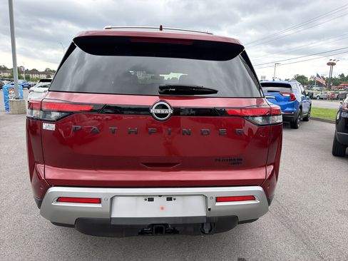 Used 2024 Nissan Pathfinder Platinum w/ Black Appearance Package AWD/4WD image 7