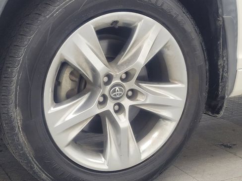 Used 2019 Toyota Highlander Limited FWD image 31
