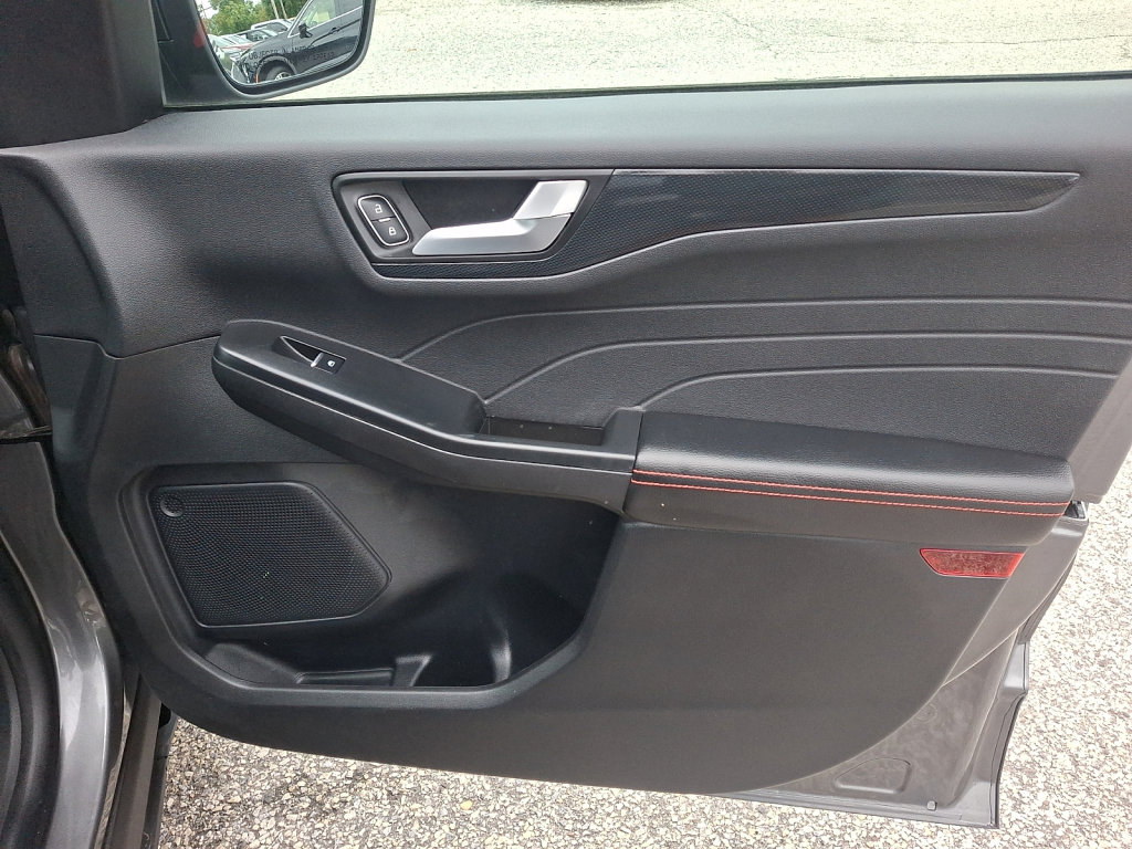 Used 2025 Ford Escape ST-Line FWD image 10