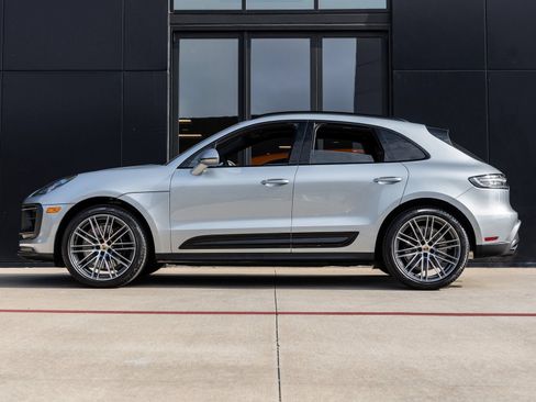 Certified 2026 Porsche Macan GTS AWD/4WD image 2