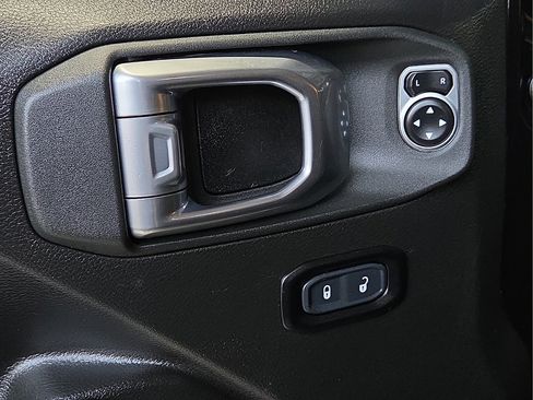 Used 2023 Jeep Gladiator Sport AWD/4WD image 18