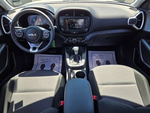 Used 2025 Kia Soul LX w/ LX Technology Package FWD image 19