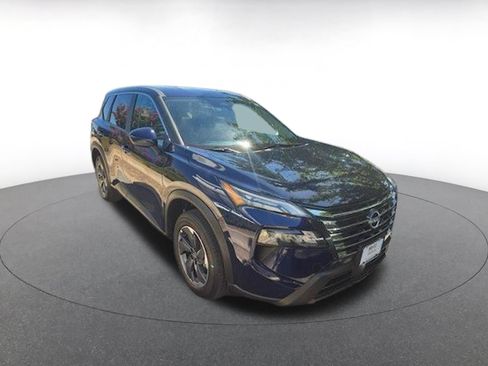 Used 2025 Nissan Rogue SV FWD image 2