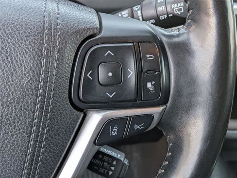 Used 2018 Toyota Highlander Limited Platinum AWD/4WD image 24