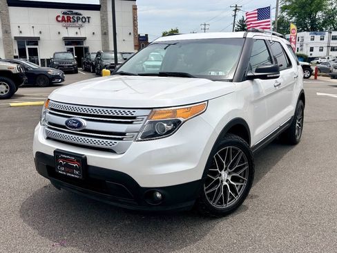 Used 2015 Ford Explorer XLT w/ Equipment Group 202A AWD/4WD image 1
