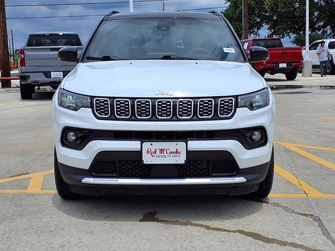 Used 2025 Jeep Compass Limited AWD/4WD image 2