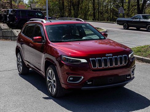 Used 2019 Jeep Cherokee Overland w/ Technology Group AWD/4WD image 3