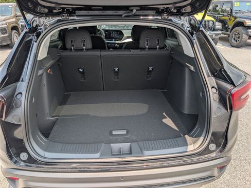 New 2026 Chevrolet Trax LS w/ LS Convenience Package FWD image 8